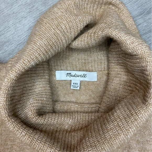Madewell Crestland Side-Button Turtleneck Tunic Sweater in Tan - Picture 8 of 10